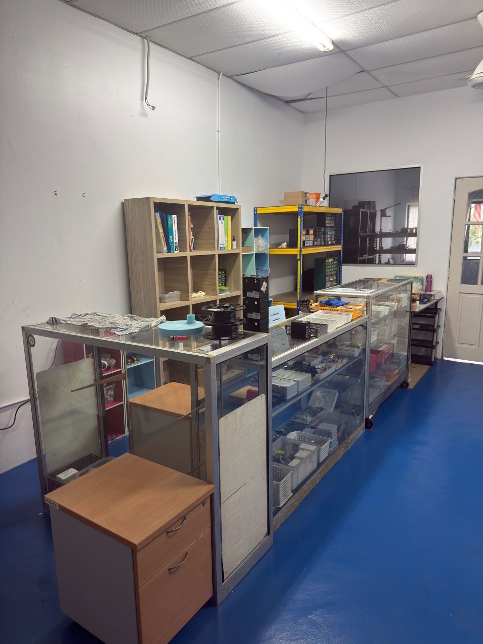 Tombak Shop Front Counter
